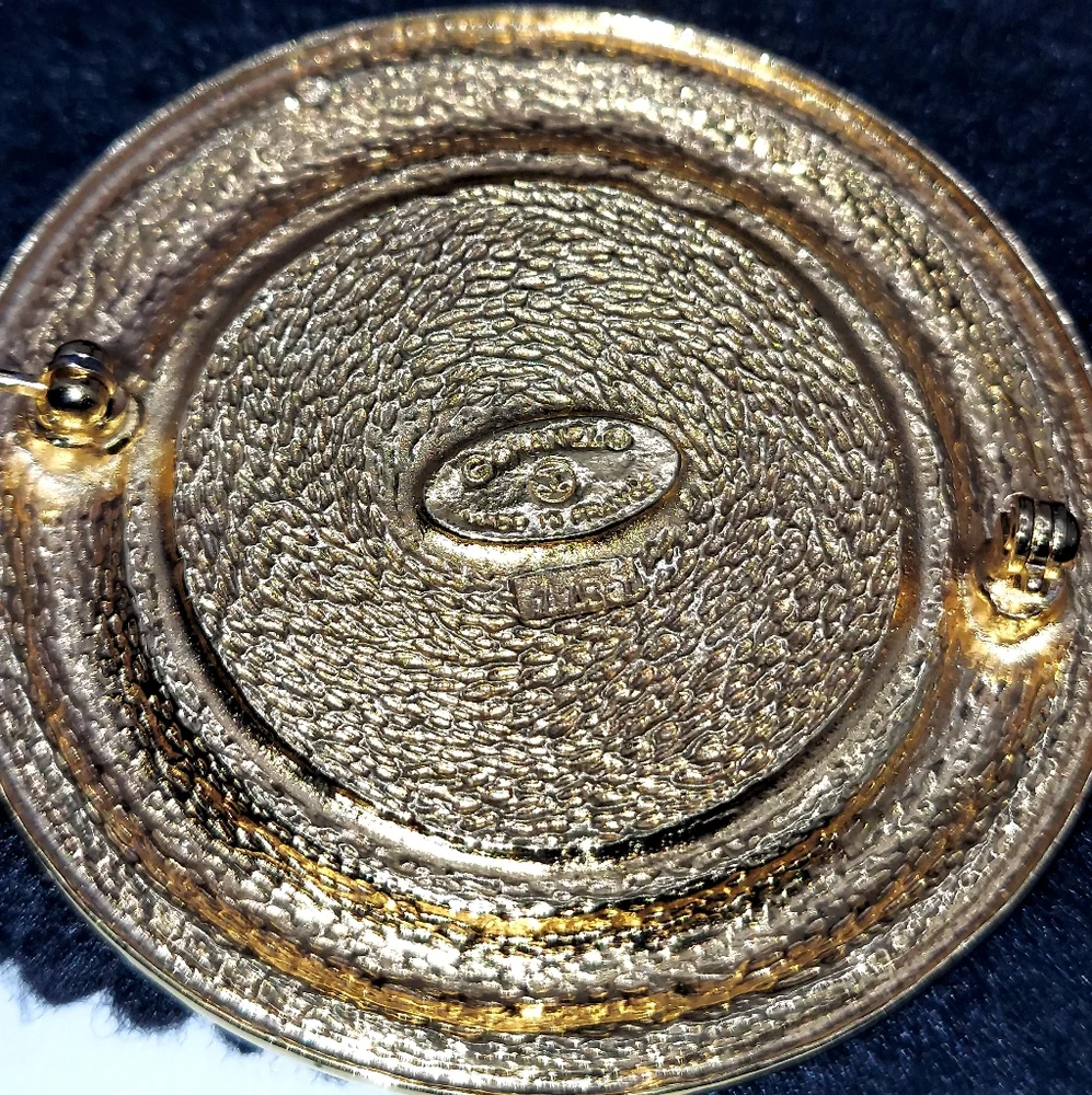 CHANEL 31 Rue Cambon Goldplated Brooch Vintage VGVC - Picture 3 of 4